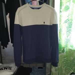 IZOD crewneck sweat shirt
